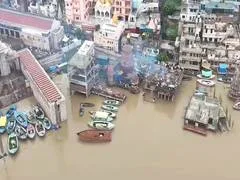 Uttar Pradesh: Varanasi DM Satyendra Kumar inspects flood relief camps, assures support to affected families